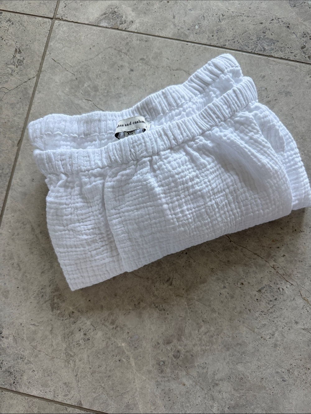 cupcakes & cashmere White Off-Shoulder Cropped Top - Picture 6 of 6